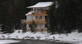 Development for couple ordered to destroy cabin on Montana land