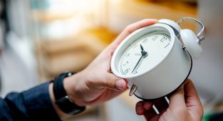 Doctor: Horrific health effects of daylight savings time