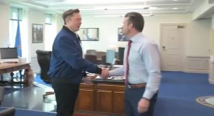 Elon Musk wears space jacket to Pentagon for visit with Pete Hegseth