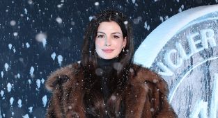 Everyone is saying the same thing as Anne Hathaway sends socials wild