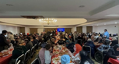 Eyüp Sultan Camii'nde iftar buluşması: Ramazan coşkusu paylaşıldı