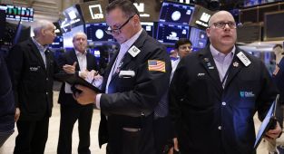 Fedex CFO with unique insight gives ominous warning about US economy