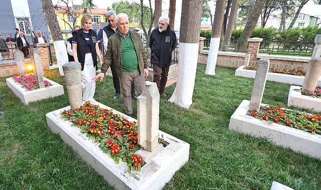 İznik Mahmud Çelebi Camii'nin haziresinde bakım onarım