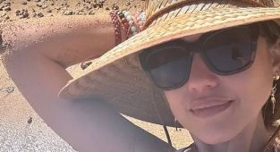 Jessica Alba wows in a skimpy bikini during Mexico trip