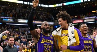 LeBron James, Lakers beat Pacers at the buzzer