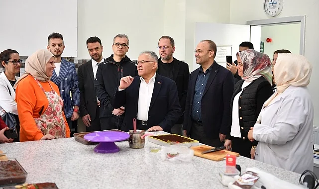 Memduh Büyükkkılıç KAYMEK kursiyerleriyle buluştu