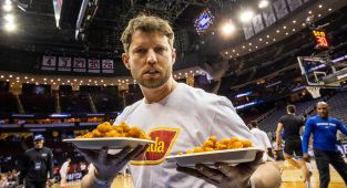 Napoleon Dynamite steals the courtside show at March Madness game