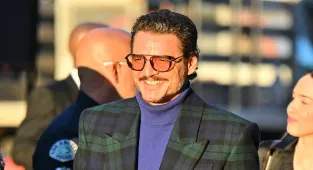 Pedro Pascal makes bold choice at premiere after Jennifer Aniston date