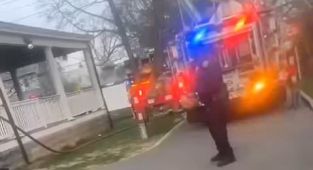 Police officer caught on camera playing basketball as home burns