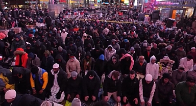 Ramazan’da Times Square’de oruç: İftar açıp teravih namazı kıldılar