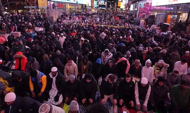 Ramazan’da Times Square’de oruç: İftar açıp teravih namazı kıldılar