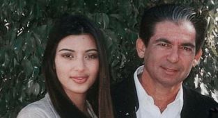 Robert Kardashian Sr.'s Bible is sold for shocking amount at auction