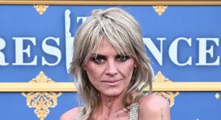Scrubs star Eliza Coupe HITS BACK after premiere look sparked concern