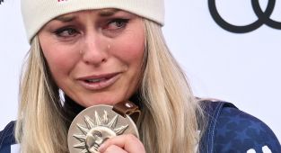 Ski legend Lindsey Vonn reveals heartbreaking family news
