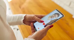 Switching off one feature on your phone can reverse aging by 10 YEARS