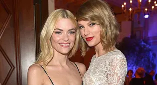 Taylor Swift pal Jaime King moves out of home after losing custody
