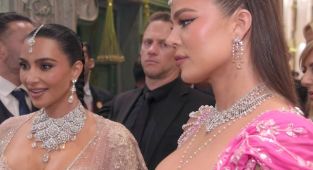 The moment Kim Kardashian lost HUGE diamond at $600m wedding