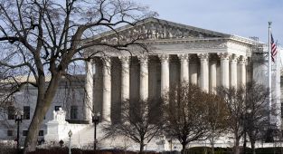Trump asks US Supreme Court to lift ban on deportations under wartime law