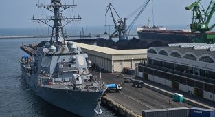 Trump deploys US Navy destroyer with guided missiles to the border