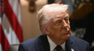 Trump to impose 25-percent tariffs on countries that buy oil from Venezuela