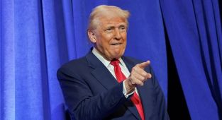 Trump's approval rating breaks record as Democrats hit all time low