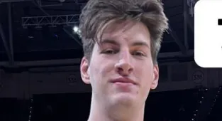 TV reporter's photo with 7-foot-9 college basketball player stuns fans
