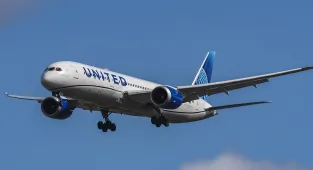United flight collides with a kite in latest Reagan Airport incident