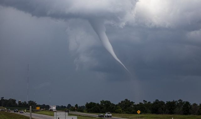 Urgent storm warning as severe weather will unleash tornadoes TODAY