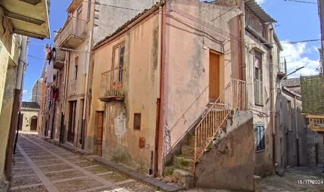 What 1 Euro REALLY buys you in an abandoned Italian village