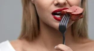 Woman hospitalized with mystery illness caused by red meat