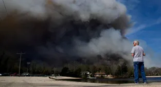 10million Americans warned to stay indoors due to toxic air quality