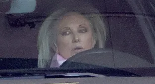 80s sex symbol who played Chandler Bing's mom in Friends. Who is she?