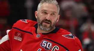 Alex Ovechkin ties Wayne Gretzky's all-time NHL goal scoring record