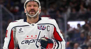 Alexander Ovechkin breaks Wayne Gretzky's NHL scoring record