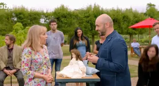 Antiques Roadshow audience member FAINTS in middle of BBC valuation