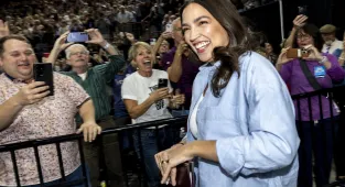 AOC compared to Kamala Harris after VERY embarrassing rally moment
