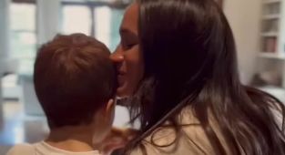 Archie's sweet conversation with Meghan as they feed fish together