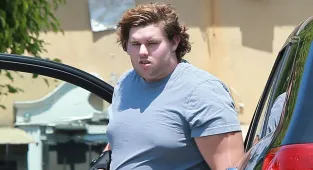 Arnold Schwarzenegger's son Chris continues to show off weight loss