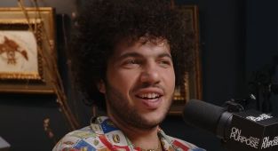 Benny Blanco fans claim video shows how he landed Selena Gomez