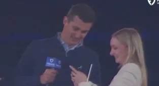 Braves sideline reporter slammed for scoring female fan's phone number
