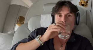 CEO slammed for 'appalling' photo gloating about flying first class