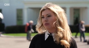 CNN reporter stuns MAGA White House correspondent with frank question
