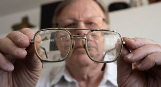 Collector bought a murderer's glasses leading to dramatic development