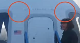 Conspiracy theorists claim the door on the Blue Origin ship was FAKE