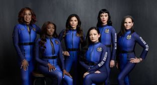 Critics slam Blue Origin crew photos for using 'photoshop and filters'