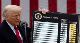 Dave Portnoy hawks parlay after Trump's tariffs cost him millions