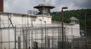 Dem lawmaker blasted over decision to release inmates early