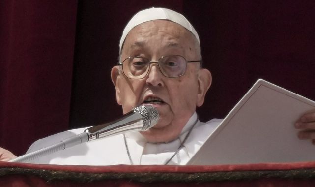 Did sheer willpower keep Pope alive for a final Easter?