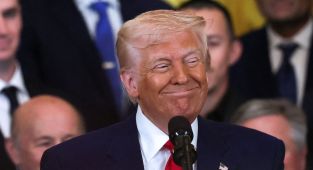 Dodgers meet Trump at the White House despite backlash from fans