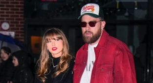 Ex-NFL star performs classic Taylor Swift hit in front of Travis Kelce